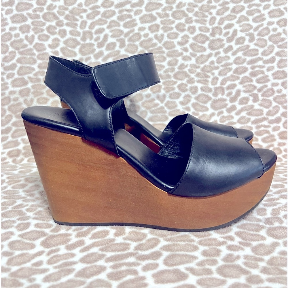 M4DE Black and Wood Wedges